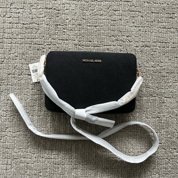 Michael Kors Jet Set Black Leather Crossbody Bag - Picture 9 of 12